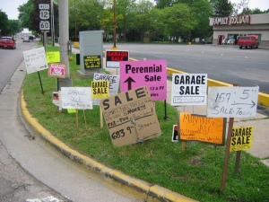 Garage-Sale-Signs-Featured
